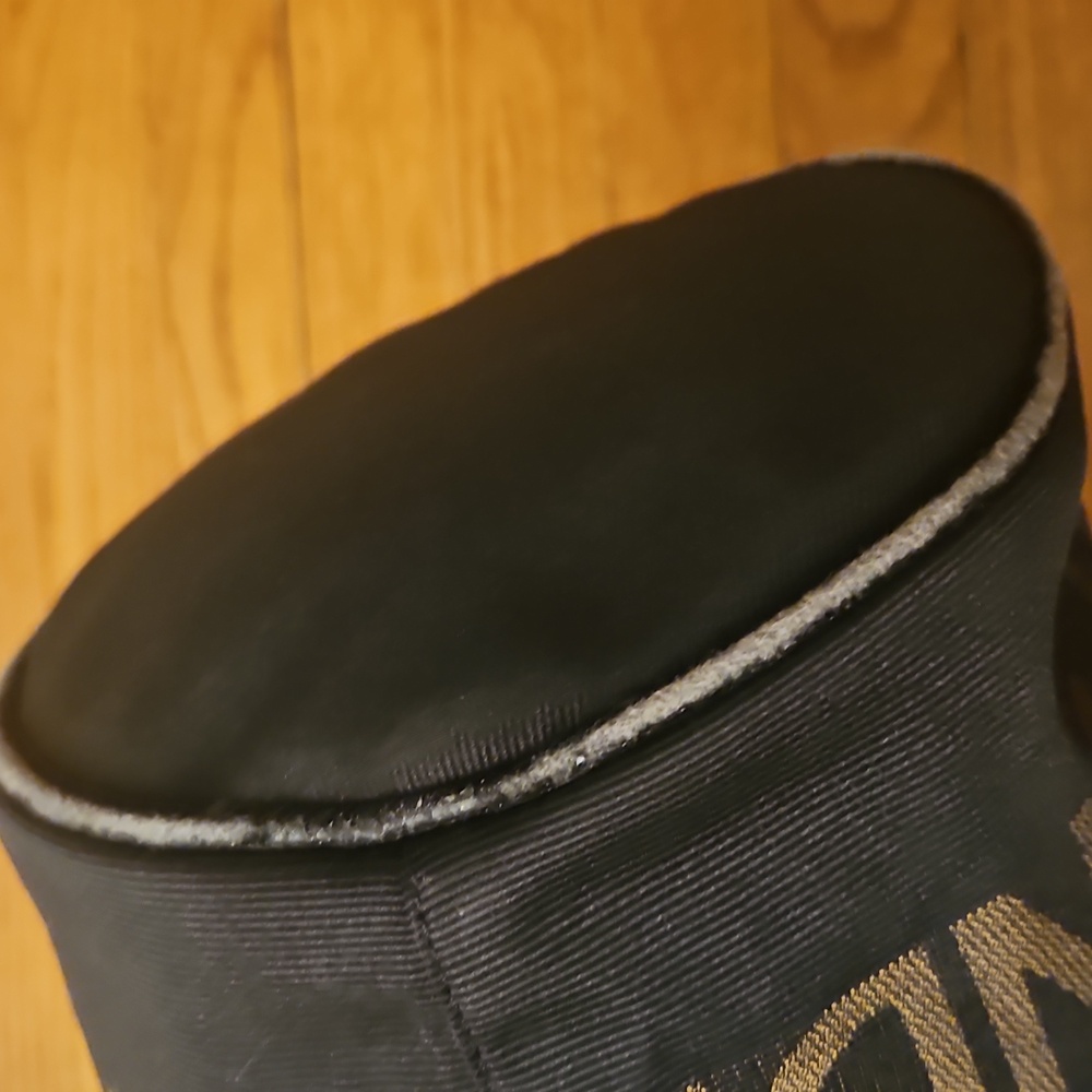 FENDI Bucket BAG! Authentic Vintage Beauty. Black Nylon! - Picture 6 of 7